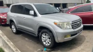 Toyota Land Cruiser 5.7 V8 2012 Silver