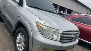 Toyota Land Cruiser 5.7 V8 2012 Silver