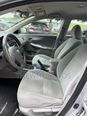 Toyota Corolla LE 4dr Sedan (1.8L 4cyl 4A) 2010 Silver