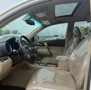 Toyota Highlander Limited 2012 White