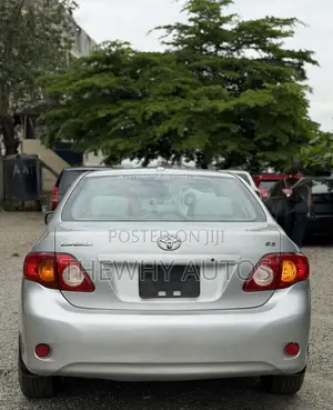 Toyota Corolla LE 4dr Sedan (1.8L 4cyl 4A) 2010 Silver