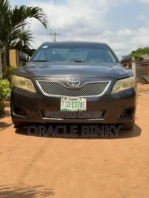 Toyota Camry XLE 4dr Sedan (2.5L 4cyl 6A) 2011 Gray