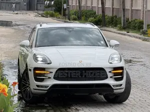 Porsche Macan Turbo 2017 Black