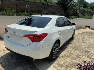 Toyota Corolla SE 4dr Sedan (1.8L 4cyl CVT) 2017 White