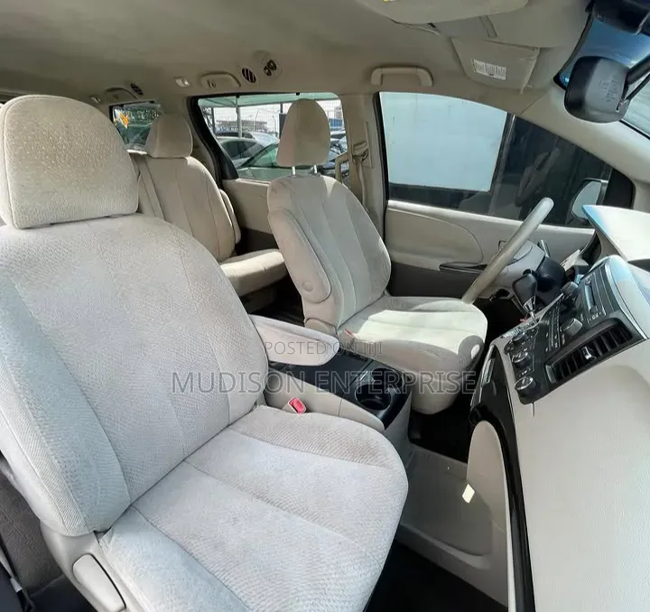 Toyota Sienna LE 8 Passenger 2011 Gray