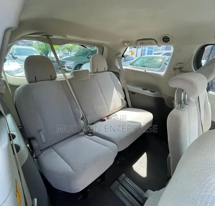 Toyota Sienna LE 8 Passenger 2011 Gray