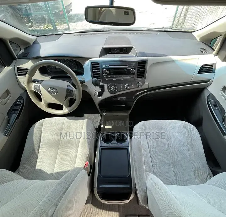 Toyota Sienna LE 8 Passenger 2011 Gray