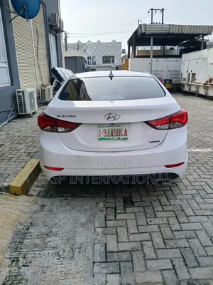 Hyundai Elantra Limited 4dr Sedan (1.8L 4cyl 6A) 2015 White