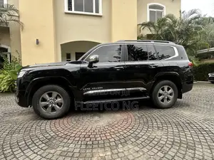 Toyota Land Cruiser LC300 2024 Black