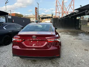 Toyota Camry LE FWD (2.5L 4cyl 8AM) 2018 Red