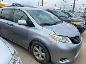 Toyota Sienna 2011 Silver