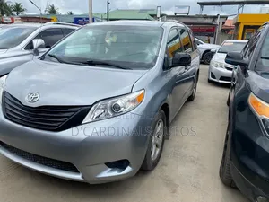 Toyota Sienna 2011 Silver