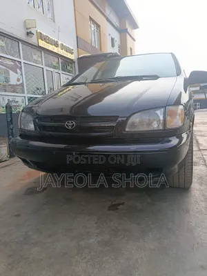 Toyota Sienna LE 4dr 1999 Black