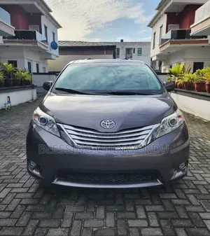 Toyota Sienna XLE AWD 7-Passenger 2013 Gray