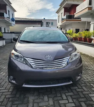 Toyota Sienna XLE AWD 7-Passenger 2013 Gray