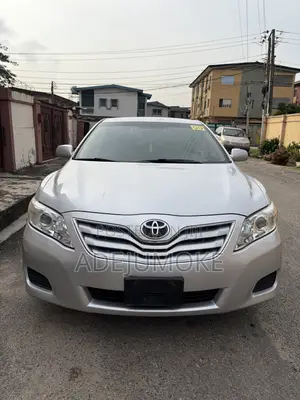 Toyota Camry LE 4dr Sedan (2.5L 4cyl 6AM) 2010 Gray