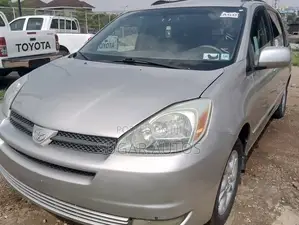 Toyota Sienna XLE AWD (3.3L V6 5A) 2004 Silver
