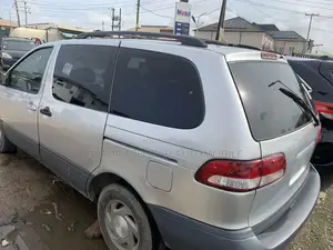 Toyota Sienna LE 2002 Silver