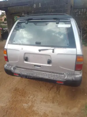 Nissan Pathfinder 1999 Gold