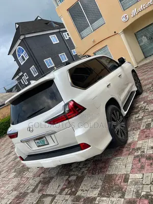 Lexus LX 570 (5 seats) AWD 2018 White