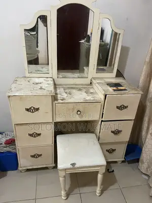 Dresser With Mirror