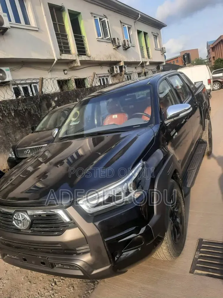 Toyota Hilux 2014 Black