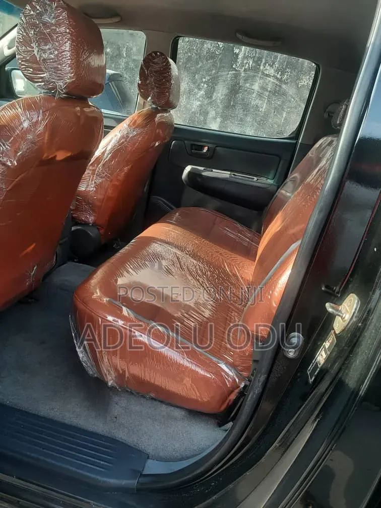 Toyota Hilux 2014 Black