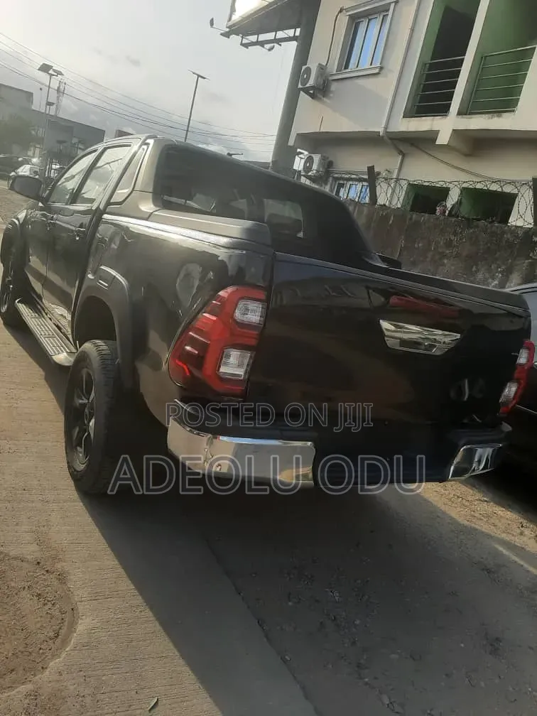 Toyota Hilux 2014 Black