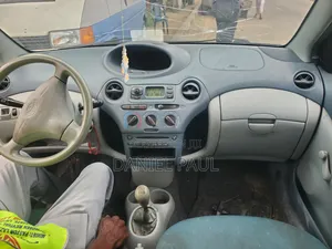 Toyota Yaris 2004 Silver