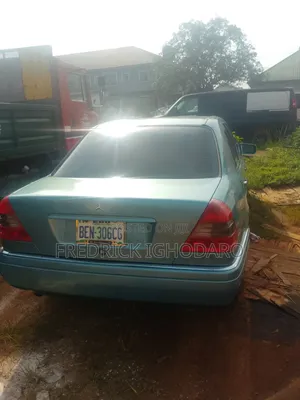 Mercedes-Benz C180 2002 Green
