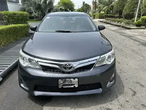 Toyota Camry XLE 4dr Sedan (3.5L 6cyl 6A) 2014 Gray