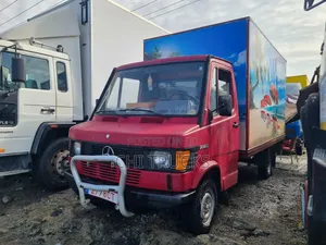 Mercedes Benz 210 Mini Truck