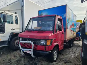 Mercedes Benz 210 Mini Truck