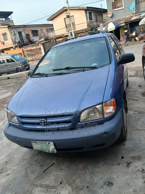 Toyota Sienna 2001 Blue