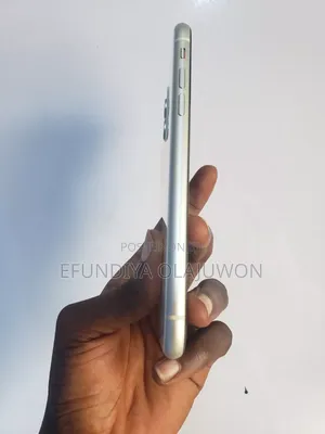 Apple iPhone 11 64 GB White