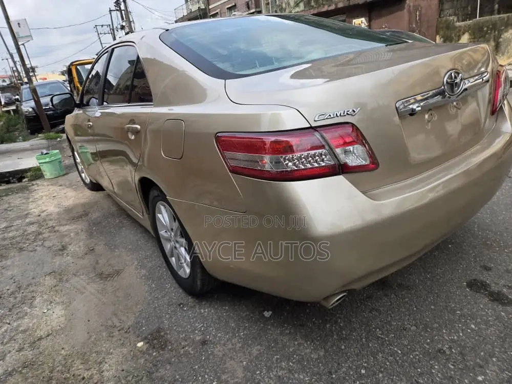 Toyota Camry 2010 Gold