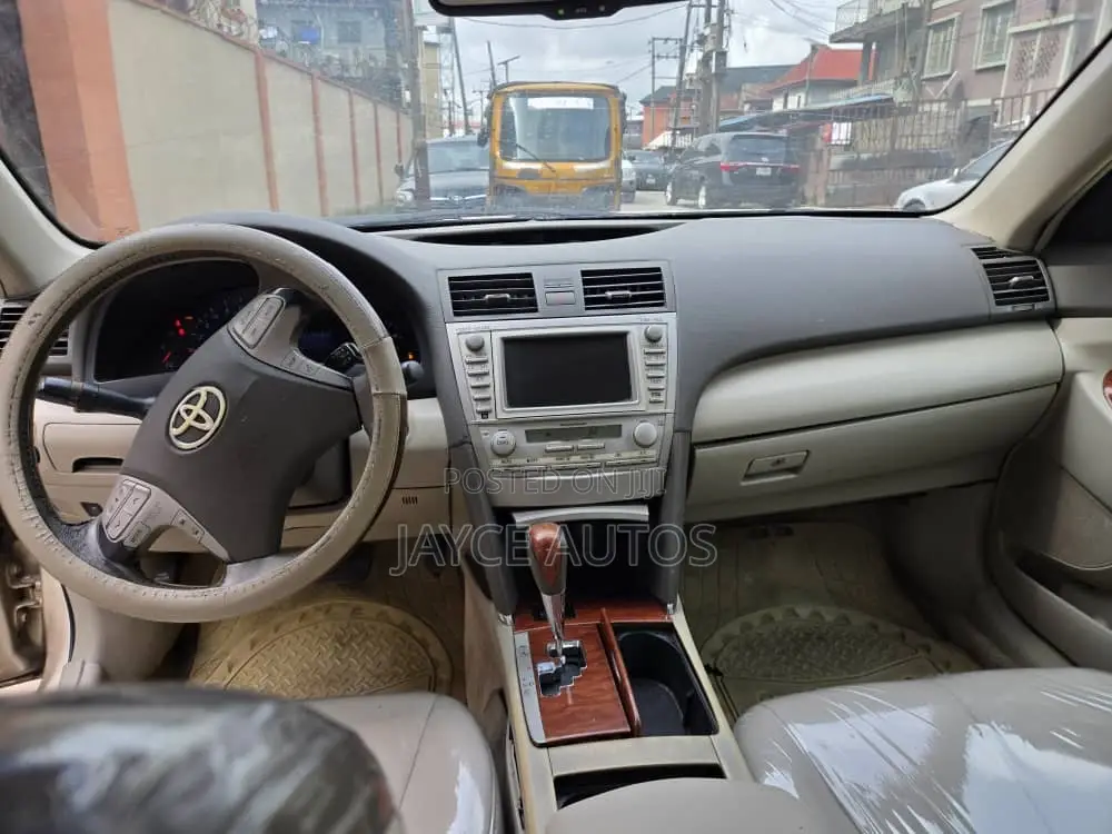 Toyota Camry 2010 Gold