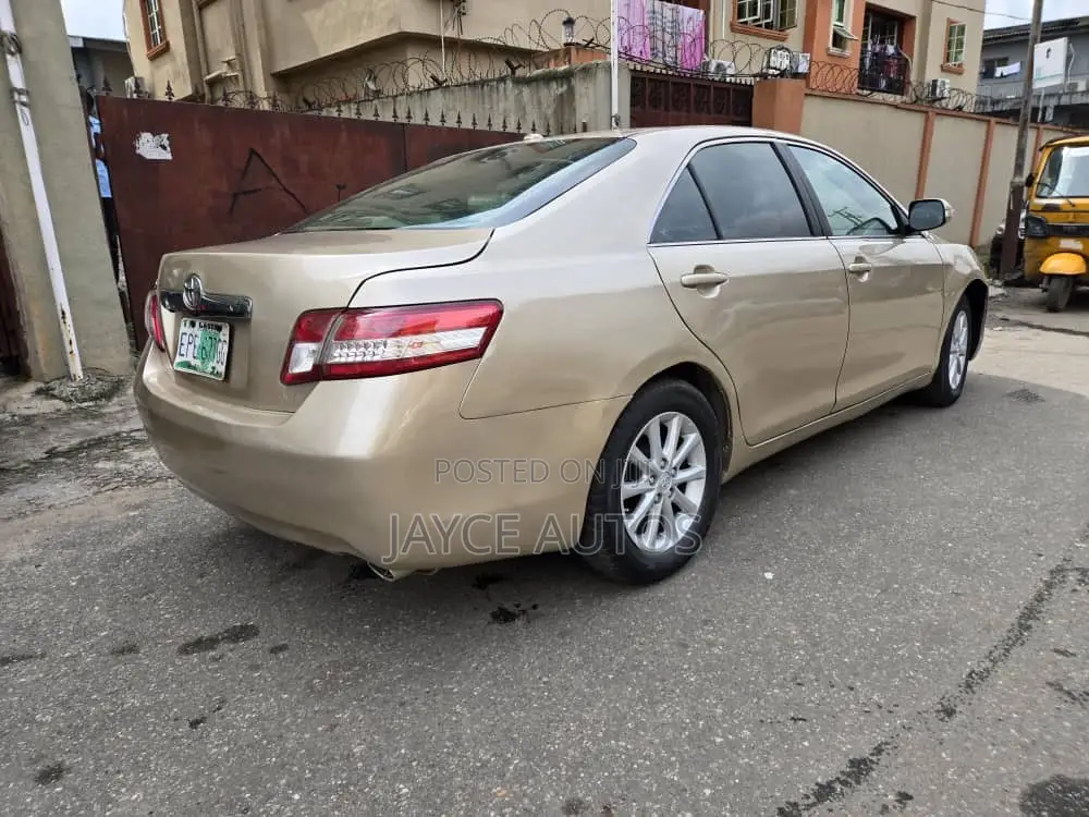 Toyota Camry 2010 Gold