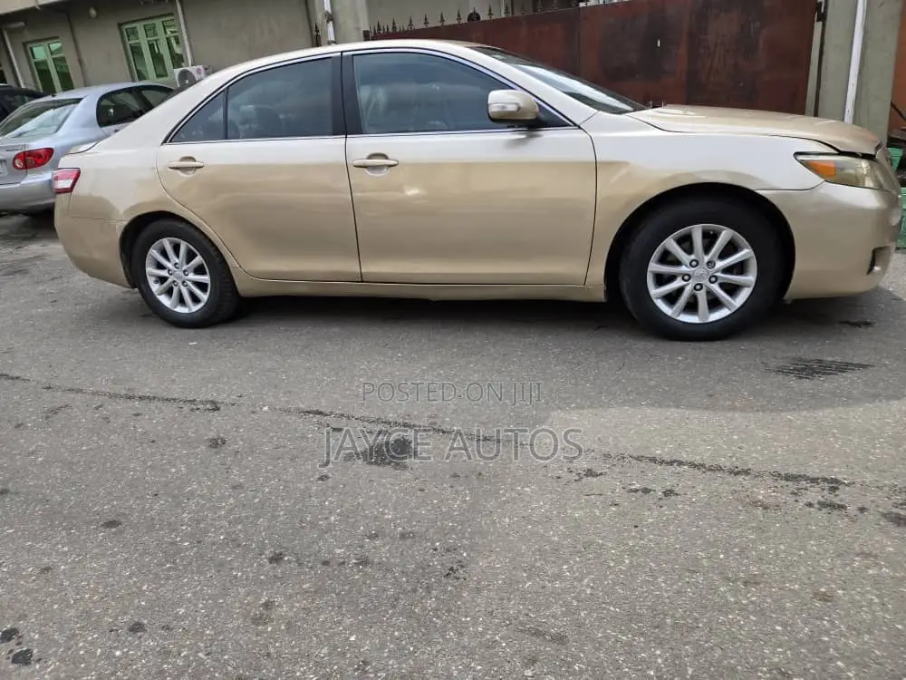 Toyota Camry 2010 Gold
