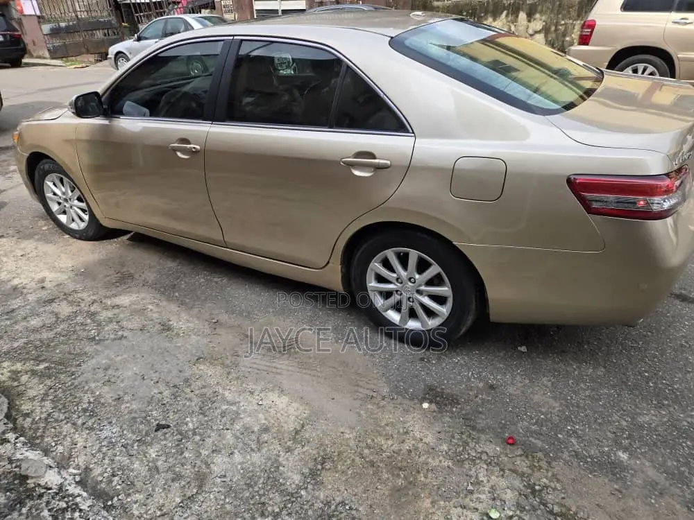 Toyota Camry 2010 Gold