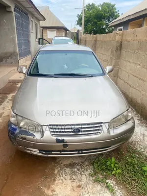Toyota Camry Automatic 1999 Gray