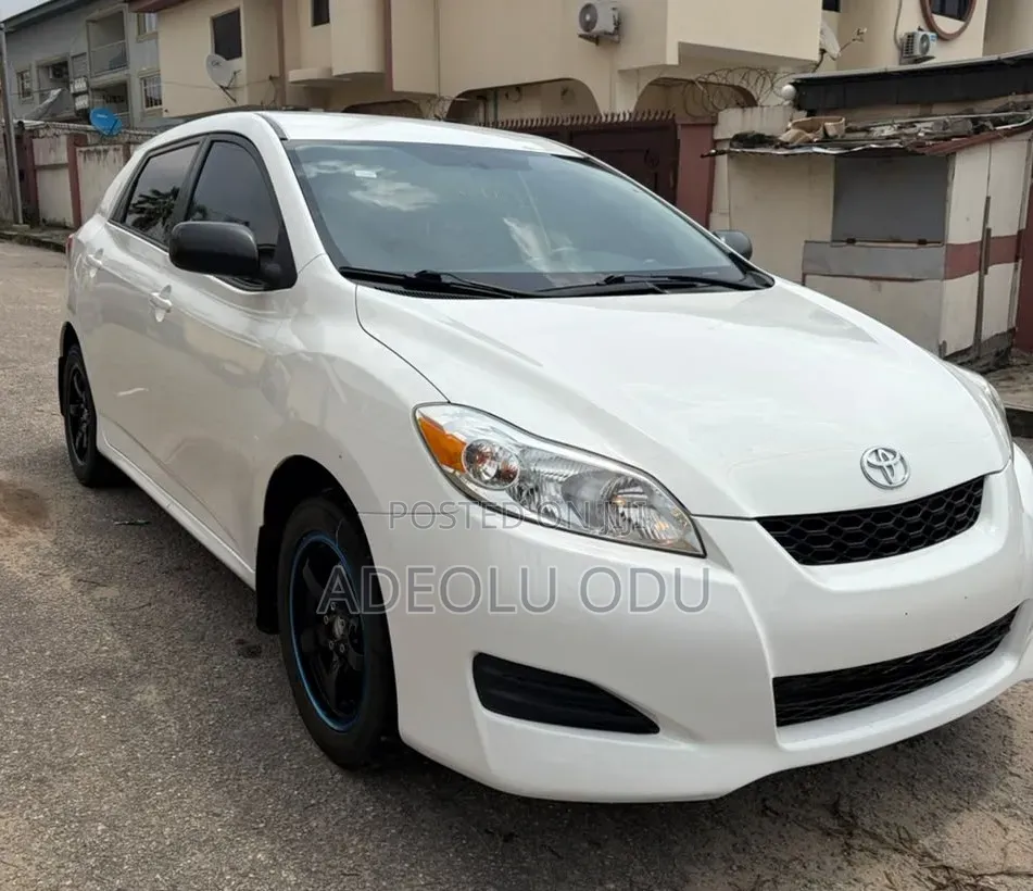 Toyota Matrix 2010 White