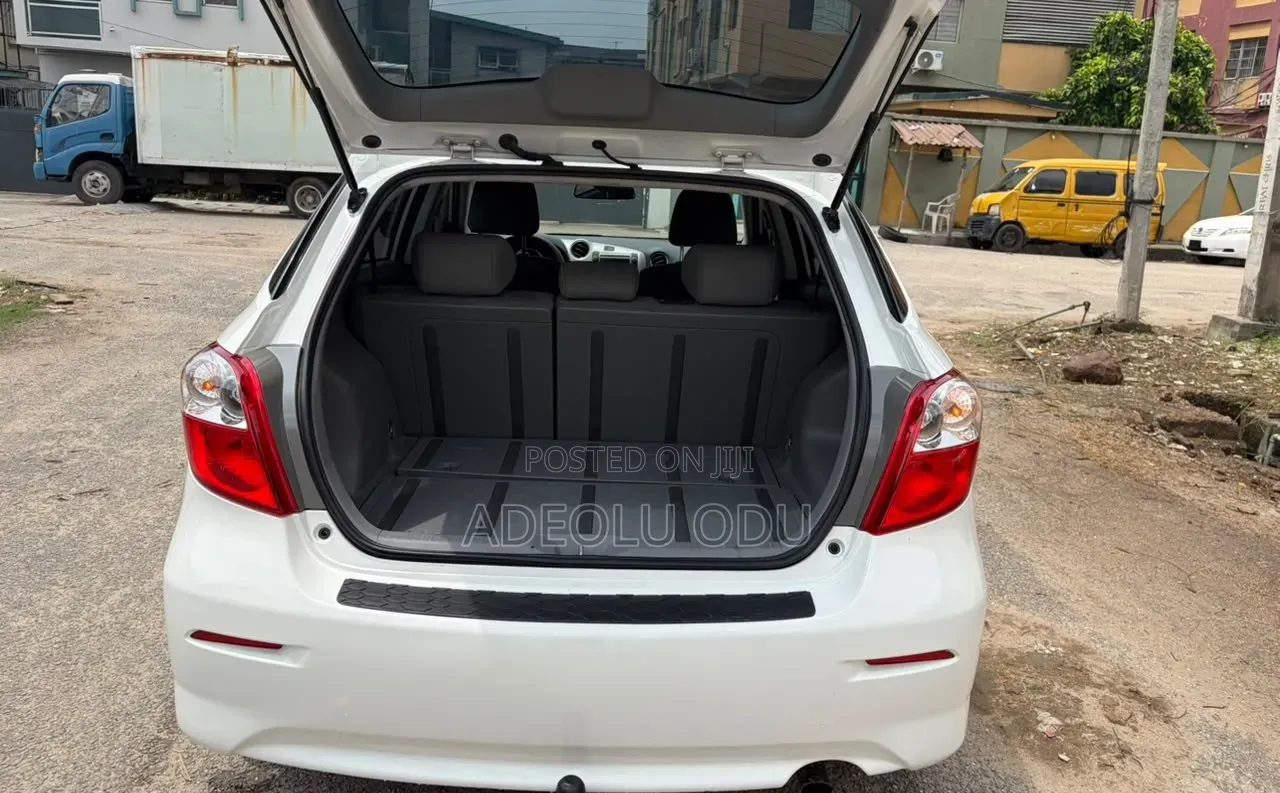 Toyota Matrix 2010 White