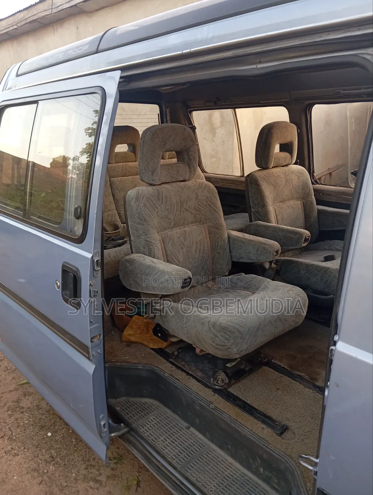 Mitsubishi L300 2002 Blue
