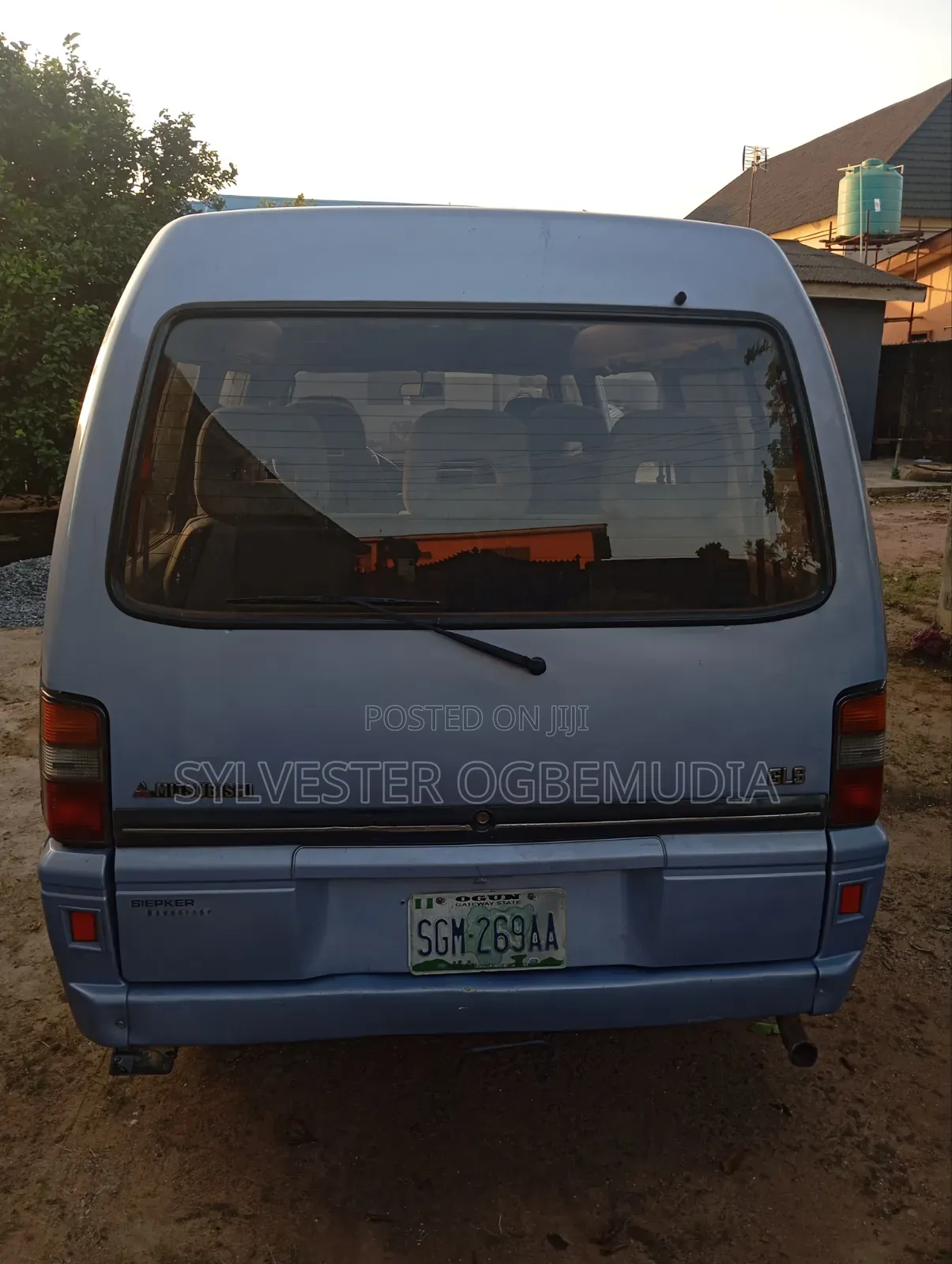 Mitsubishi L300 2002 Blue