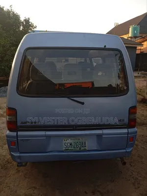 Mitsubishi L300 2002 Blue