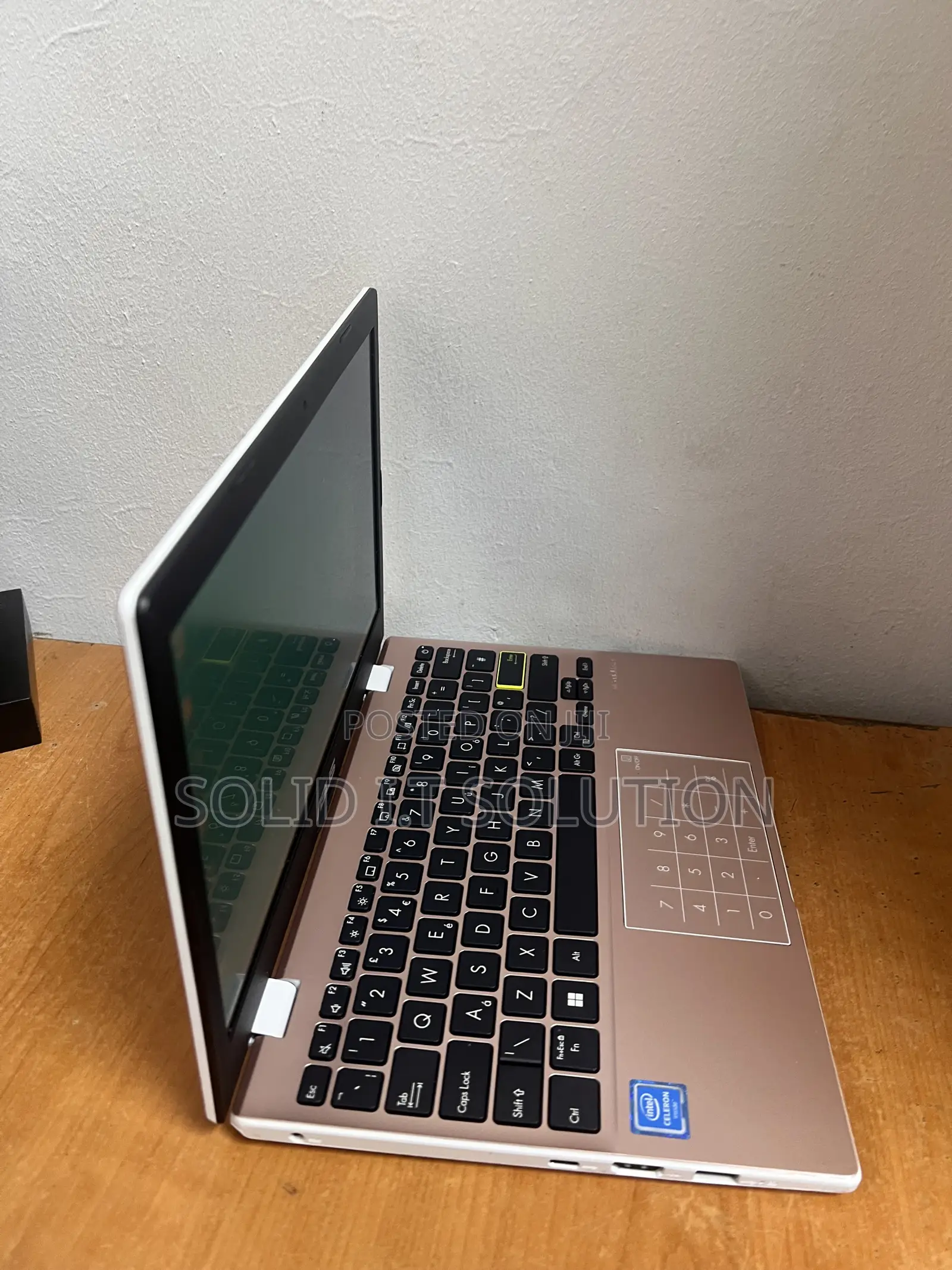 Laptop Asus 4GB Intel Celeron SSD 72GB