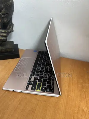 Laptop Asus 4GB Intel Celeron SSD 72GB