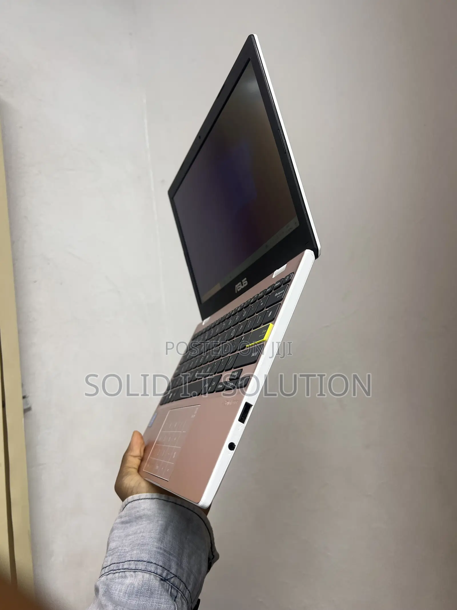 Laptop Asus 4GB Intel Celeron SSD 72GB
