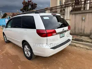 Toyota Sienna 2006 White